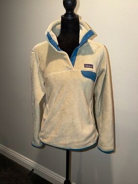 Women’s size S Patagonia Cream and Blue Fleece Pullover